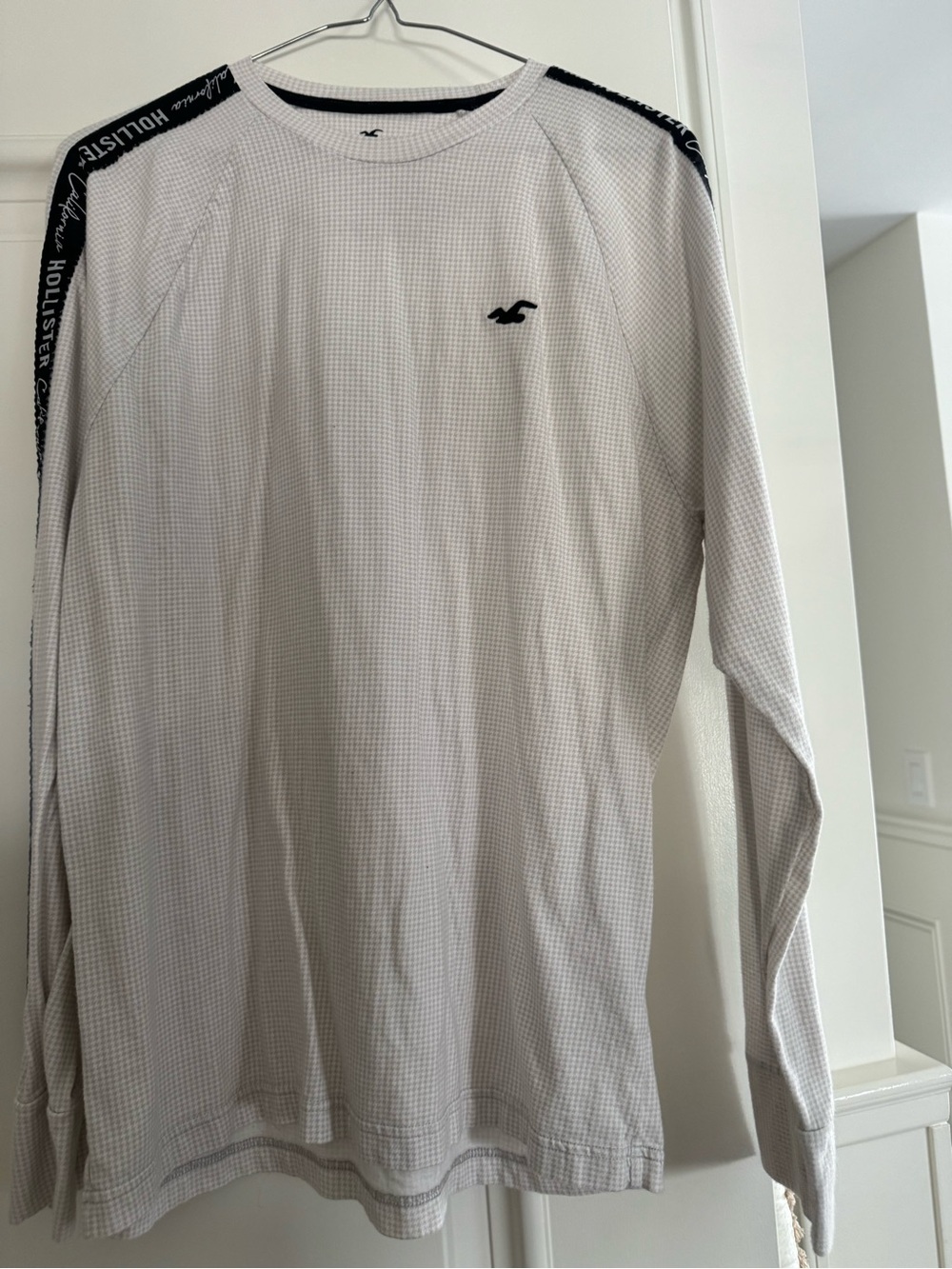Hollister Men's White Long-Sleeve Waffle Crew with Black Logo Trim